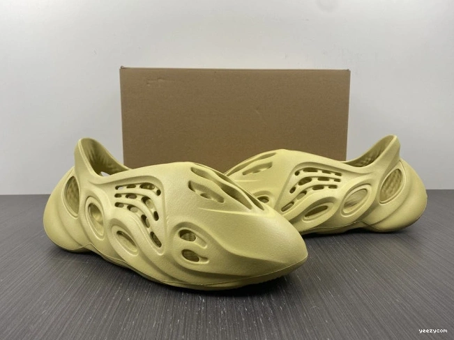 Sulfur GV6775 RNNR Yeezy Adidas Foam 0825